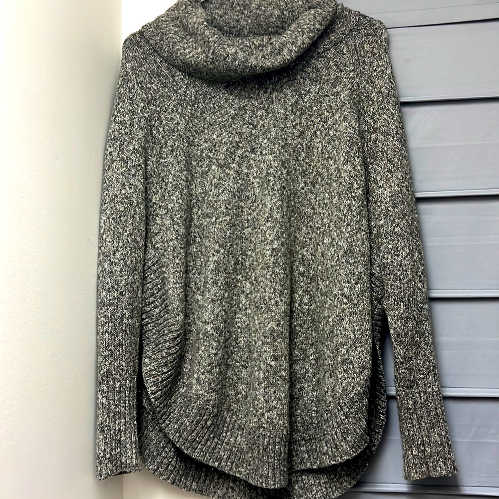 🍂🍁 cozy cowl neck sweater size M